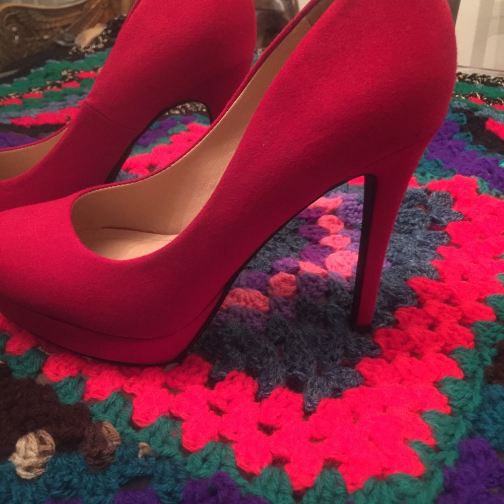 Red Stiletto - Picture 3 of 6
